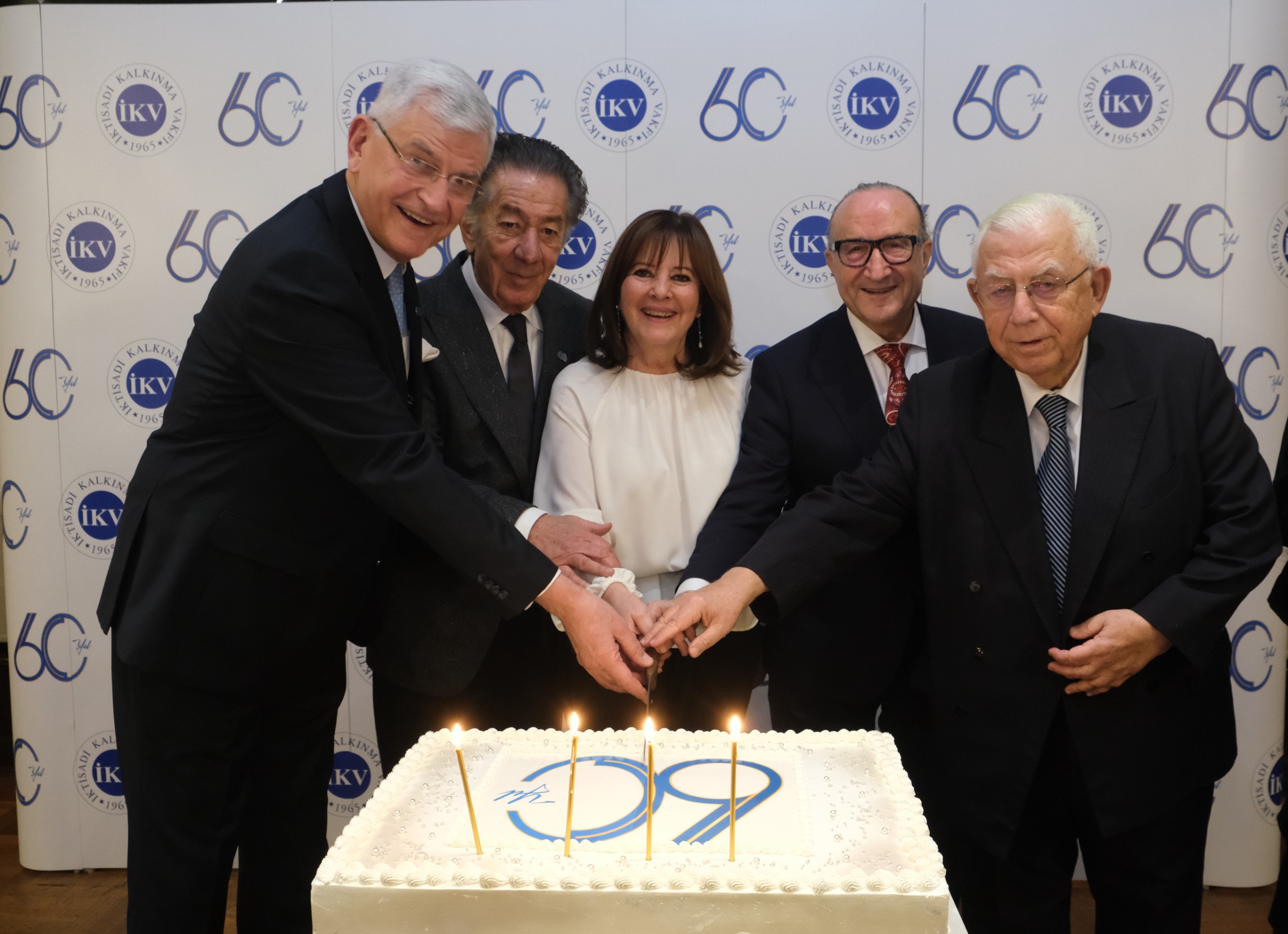 Zeytinoğlu’nun başkanlığını yürüttüğü İKV, 60’ıncı yaşını kutladı